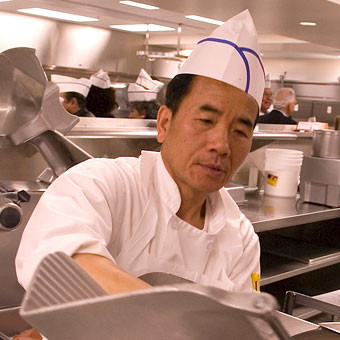 Lunch service at the Jewish Home